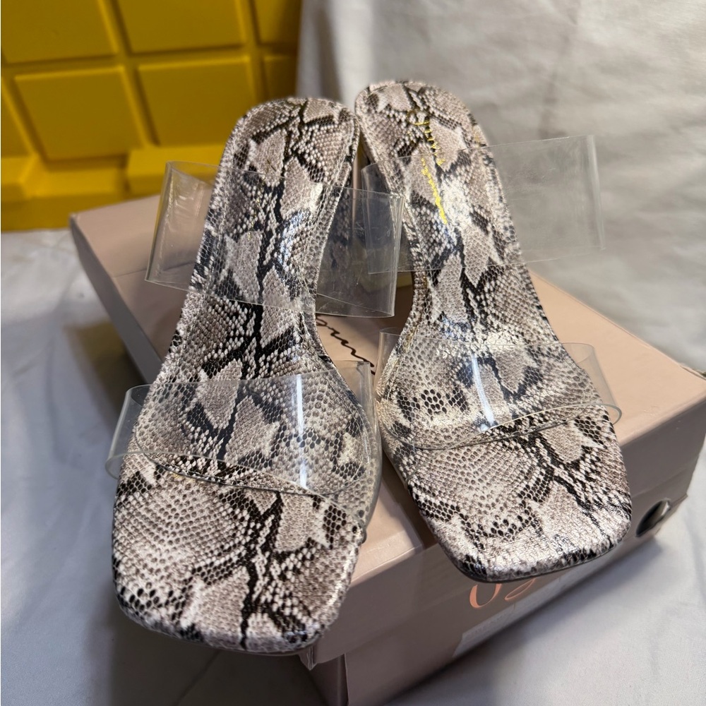 Chic Snakeskin Pattern Heels - image 8